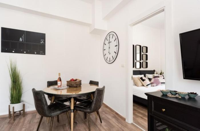 Ben Yehuda, 3 Lovely Flats In The Same Building Jerusalem Exterior photo